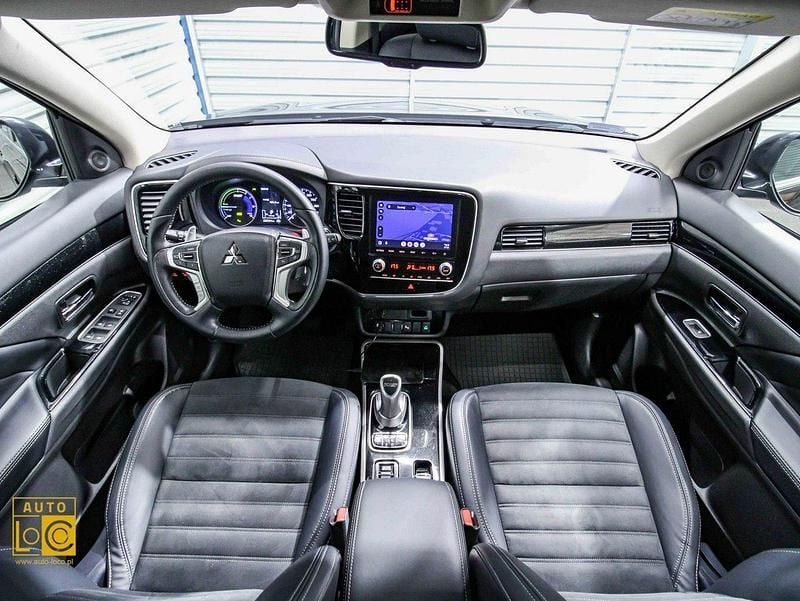 Używany Mitsubishi Outlander P-HEV 135 KM (99 kW) 2020 Czarny (metalik) SUV