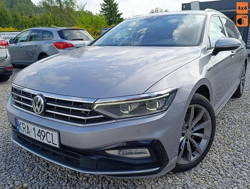 Szary Używany 2020 VW Passat R-line Kombi | 92 900 zł (Uczciwa cena) - Obraz 1/4