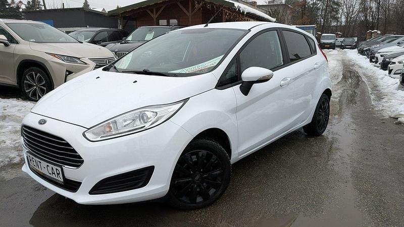 Używany Ford Fiesta 75 KM (55 kW) 2015 Biały Hatchback