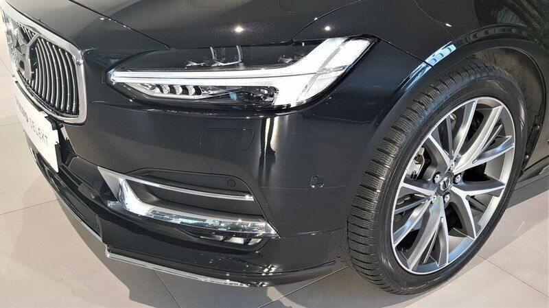 Używany Volvo S90 320 KM (235 kW) 2017 Czarny Sedan/Limuzyna