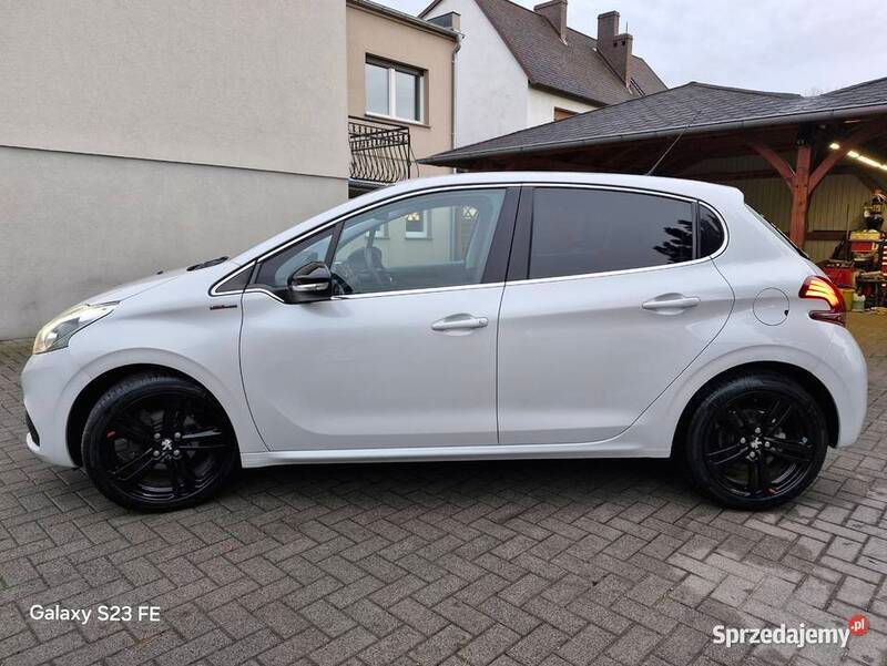 Używany 2015 Peugeot 208 Hatchback | 28 900 zł (Drogi) - Obraz 1/4