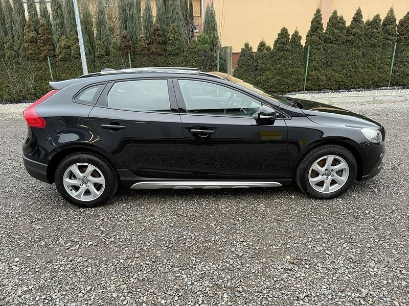 Używany Volvo V40 150 KM (110 kW) 2014 Czarny Hatchback