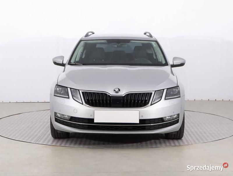 Srebrny Używany 2017 Skoda Octavia Hatchback | 52 999 zł (Uczciwa cena) - Obraz 1/4