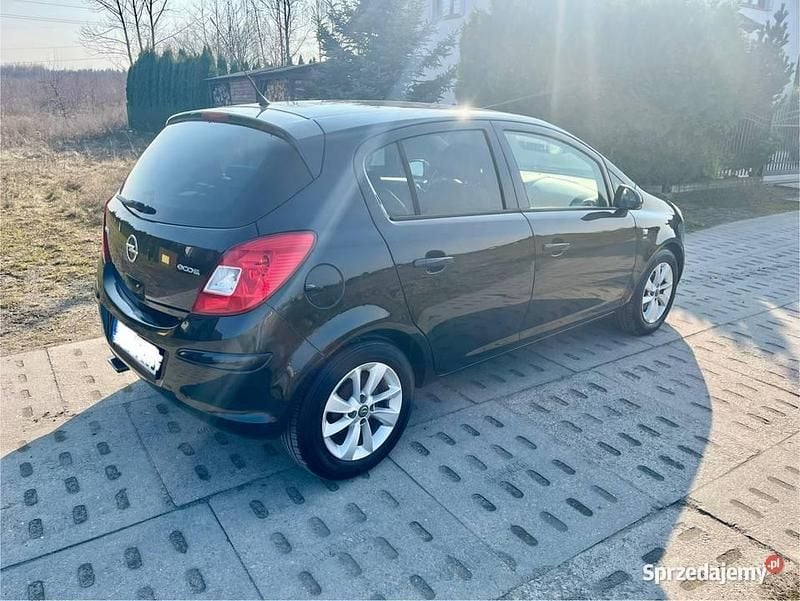 Używany Opel Corsa 2014 Czarny Sedan/Limuzyna