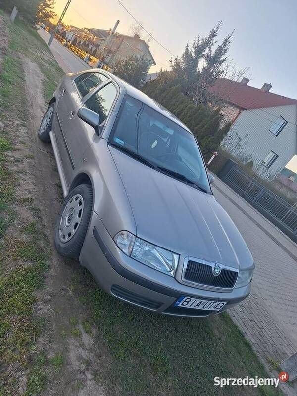 Brązowy Używany 2008 Skoda Octavia Hatchback | 8500 zł (Uczciwa cena) - Obraz 1/4