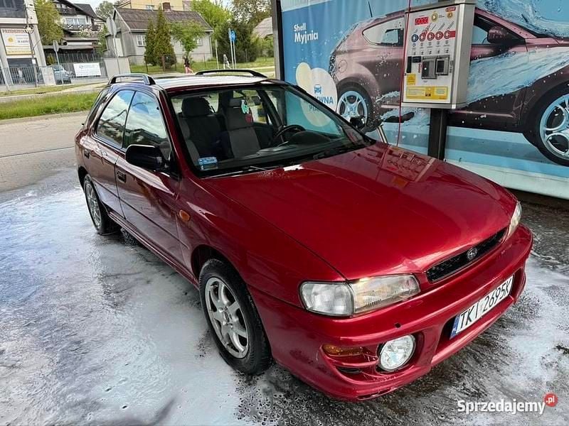 Bordowy Używany 1998 Subaru Impreza Kombi | 7400 zł (Uczciwa cena) - Obraz 1/4