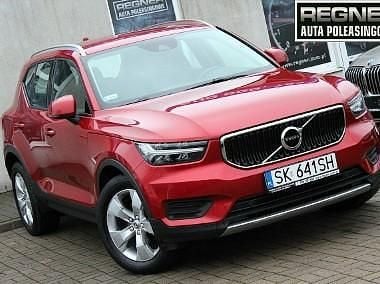 Bordowy Używany 2020 Volvo XC40 Momentum SUV | 89 900 zł (Dobra cena) - Obraz 1/3