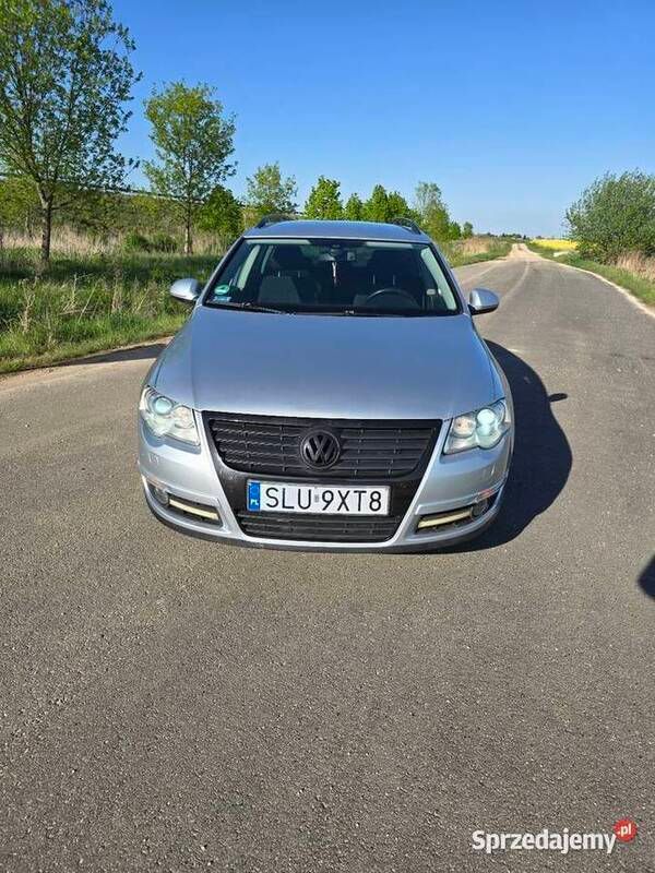 Srebrny Używany 2010 VW Passat Kombi | 15 000 zł (Uczciwa cena) - Obraz 1/4