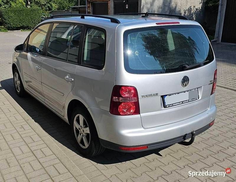 Srebrny Używany 2010 VW Touran Minivan | 14 500 zł (Dobra cena) - Obraz 1/4