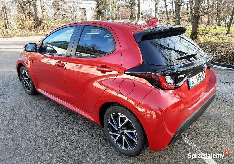 Używany Toyota Yaris Hybrid Executive 2023 Bordowy Hatchback
