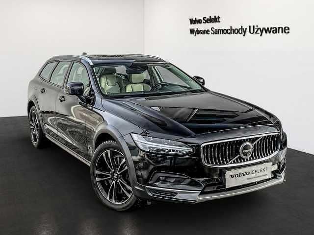Używany Volvo V90 CC 235 KM (172 kW) 2021 Czarny Kombi