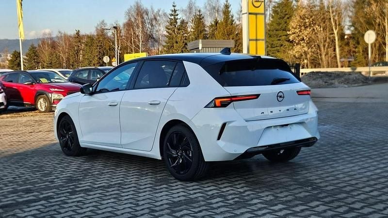 Nowe Opel Astra 130 KM (95 kW) 2025 Biały Sedan/Limuzyna