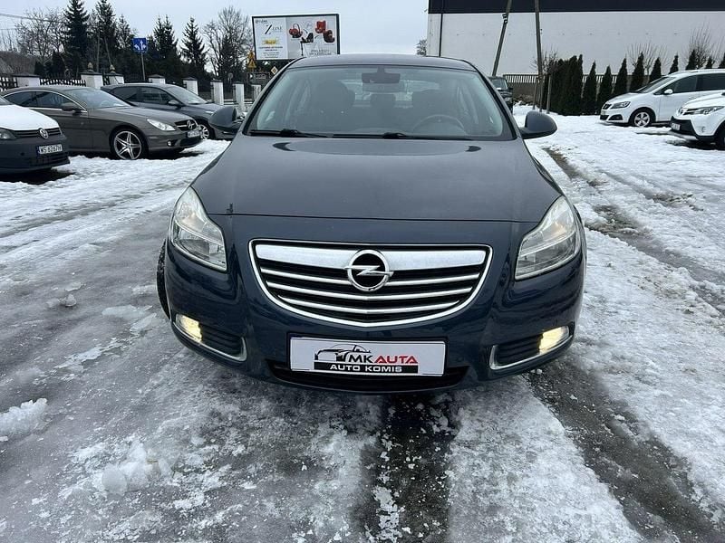 Używany Opel Insignia 180 KM (132 kW) 2010 Wiśniowy Sedan/Limuzyna