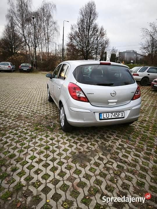 Używany Opel Corsa 2013 Srebrny Sedan/Limuzyna