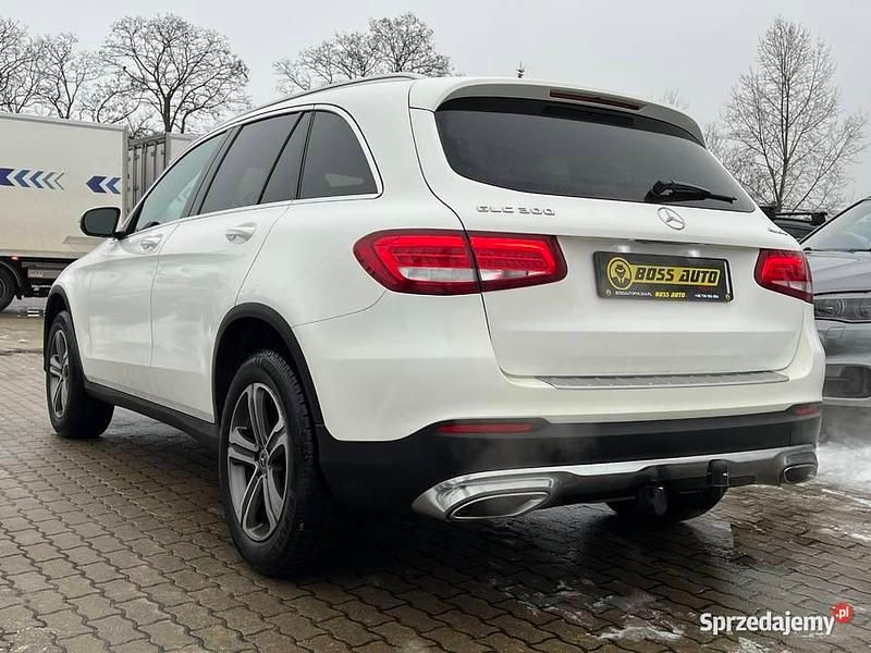 Używany Mercedes GLC300 2019 Biały SUV