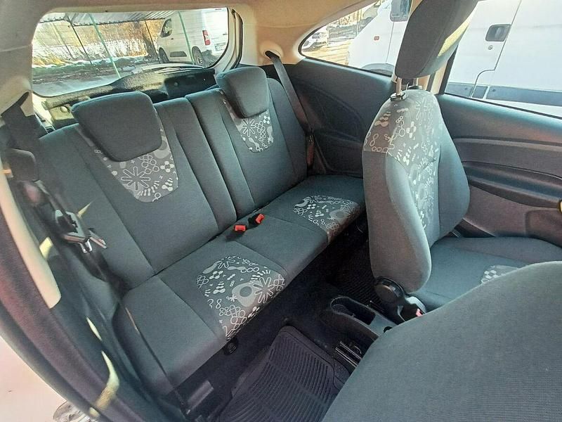 Używany Ford Ka 69 KM (50 kW) 2011 Biały Hatchback