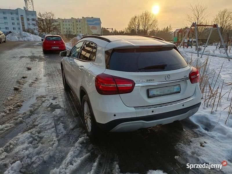 Biały Używany 2019 Mercedes GLA200 SUV | 77 000 zł - Obraz 1/4