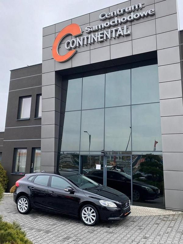 Używany Volvo V40 120 KM (88 kW) 2016 Czarny Hatchback