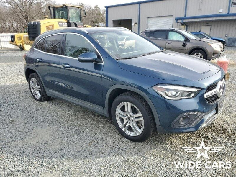 Niebieski (metalik) Używany 2021 Mercedes GLA250 SUV | 68 300 zł - Obraz 1/4