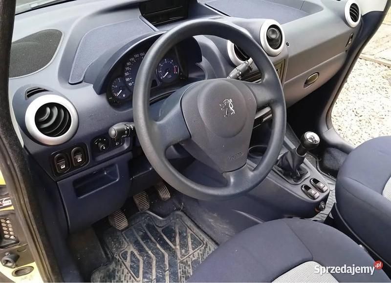 Używany Peugeot 1007 2005 Żółty Minivan