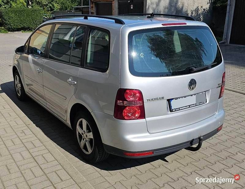 Srebrny Używany 2010 VW Touran Minivan | 13 500 zł (Super Cena) - Obraz 1/4