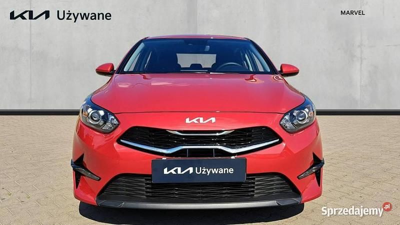 Czerwony (metalik) Używany 2024 Kia Ceed 2 Kombi | 90 500 zł (Dość drogi) - Obraz 1/4