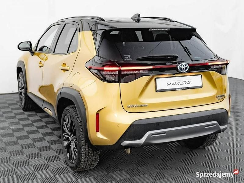 Używany Toyota Yaris Cross 92 KM (67 kW) 2023 Złoty (metalik) SUV