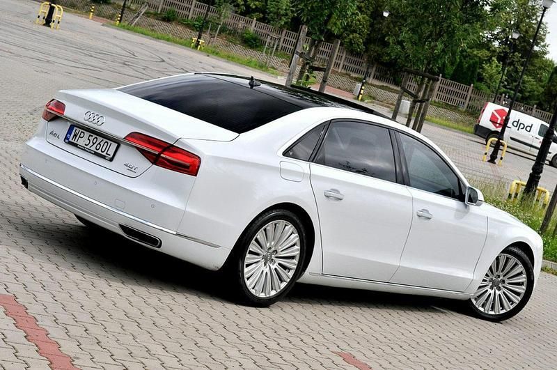 Biały (metalik, perła) Używany 2015 Audi A8 Sedan/Limuzyna | 129 900 zł - Obraz 1/4