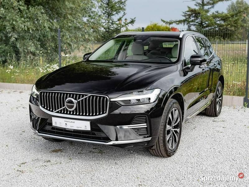 Czarny Używany 2022 Volvo XC60 Plus SUV | 181 800 zł - Obraz 1/4