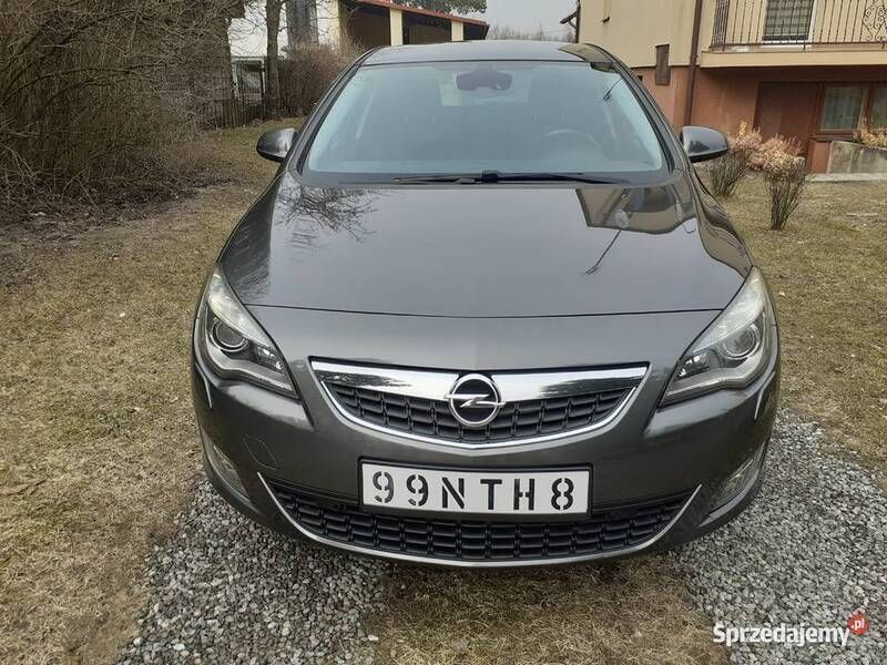Szary Używany 2010 Opel Astra Hatchback | 22 900 zł (Uczciwa cena) - Obraz 1/4