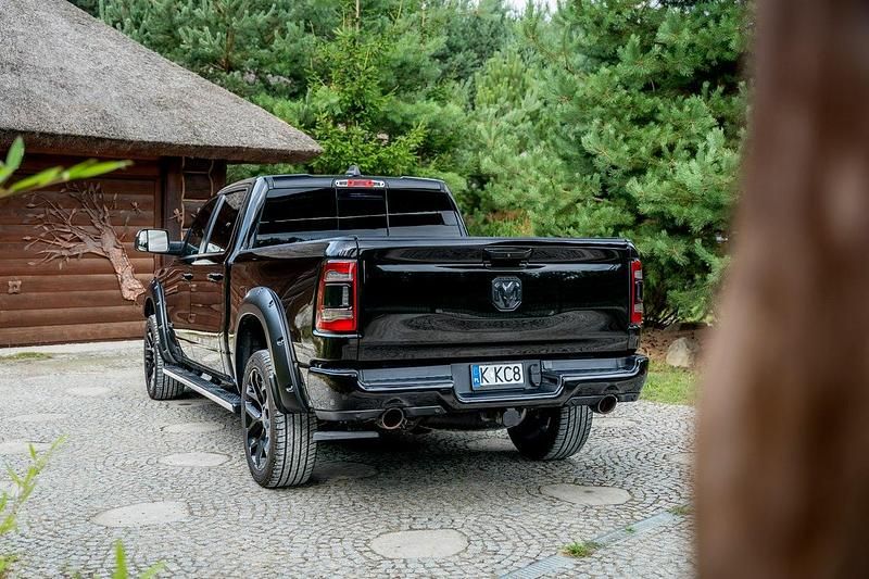 Używany RAM 1500 390 KM (286 kW) 2019 Czarny (metalik) Pickup