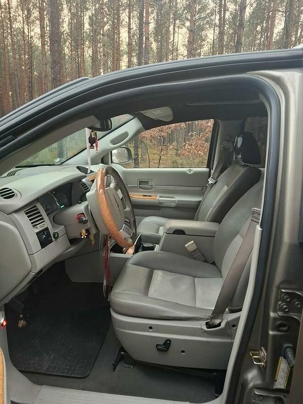 Używany Chrysler Aspen 2007 Żółtozłoty SUV