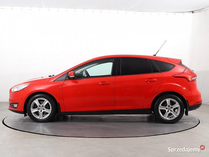 Używany Ford Focus 120 KM (88 kW) 2015 Czerwony Hatchback