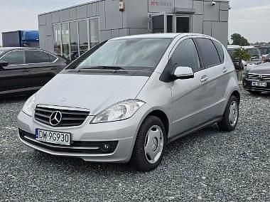 Srebrny Używany 2011 Mercedes A180 Hatchback | 17 900 zł (Uczciwa cena) - Obraz 1/4