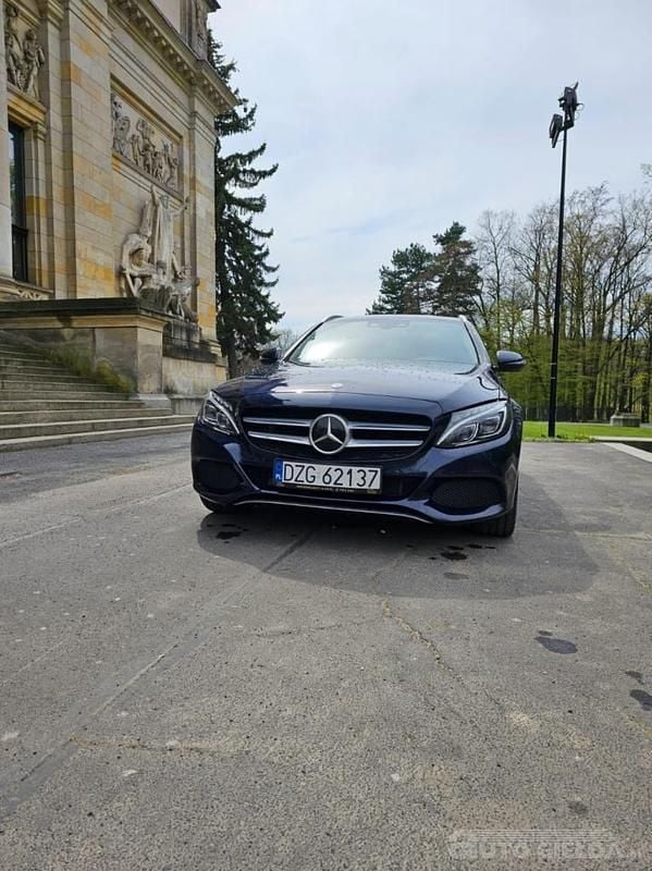 Używany Mercedes C350e 2016 Niebieski Kombi