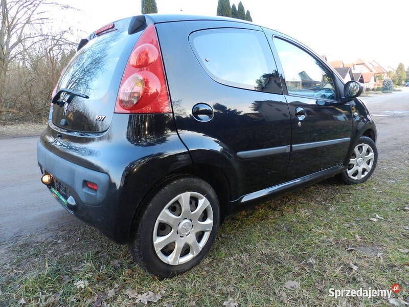 Używany Peugeot 107 68 KM (50 kW) 2011 Czarny Hatchback