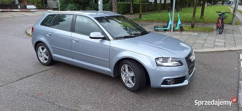 Używany Audi A3 Sportback 2011 Srebrny Hatchback
