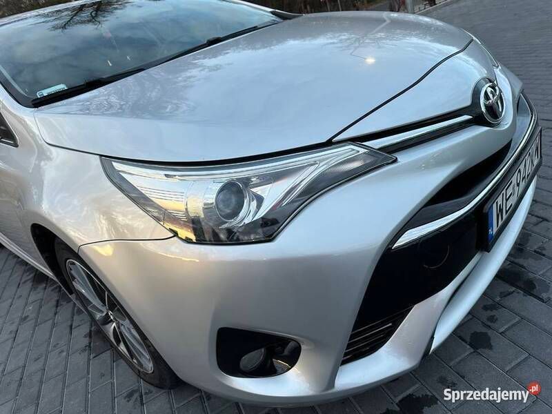 Srebrny Używany 2015 Toyota Avensis Premium Kombi | 41 900 zł (Uczciwa cena) - Obraz 1/4