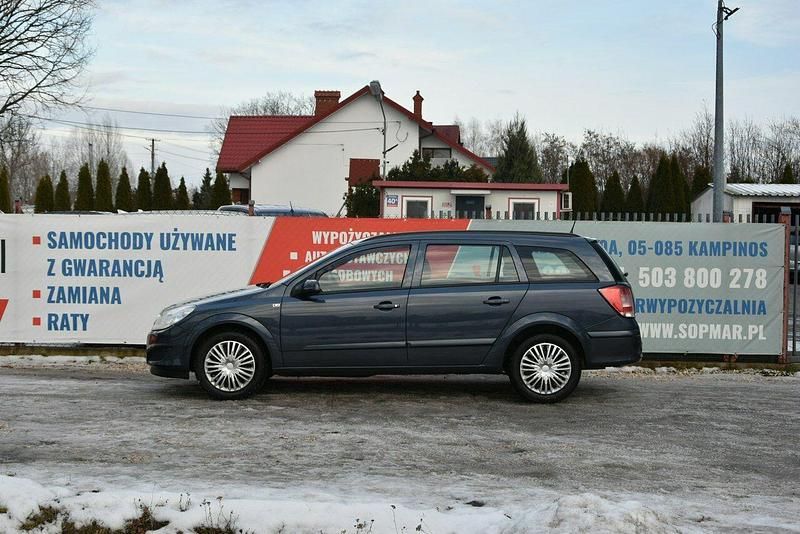 Używany Opel Astra 110 KM (80 kW) 2008 Szary Kombi