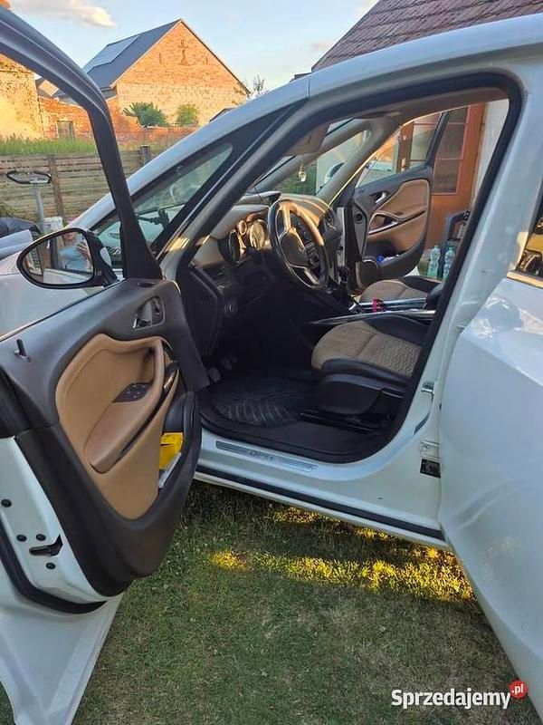 Biały Używany 2012 Opel Zafira Minivan | 30 000 zł (Uczciwa cena) - Obraz 1/4