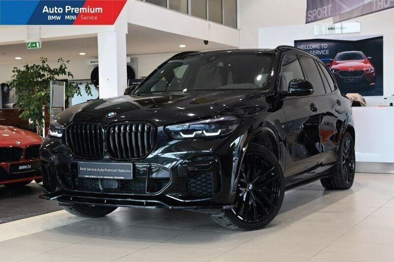 Czarny (metalik) Używany 2022 BMW X5 M SUV | 324 900 zł - Obraz 1/4
