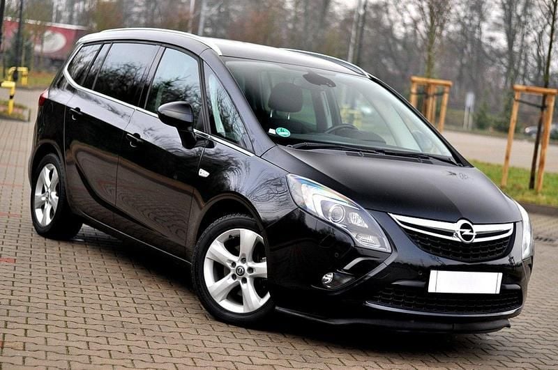 Używany Opel Zafira 140 KM (102 kW) 2011 Czarny (metalik, perła) Minivan
