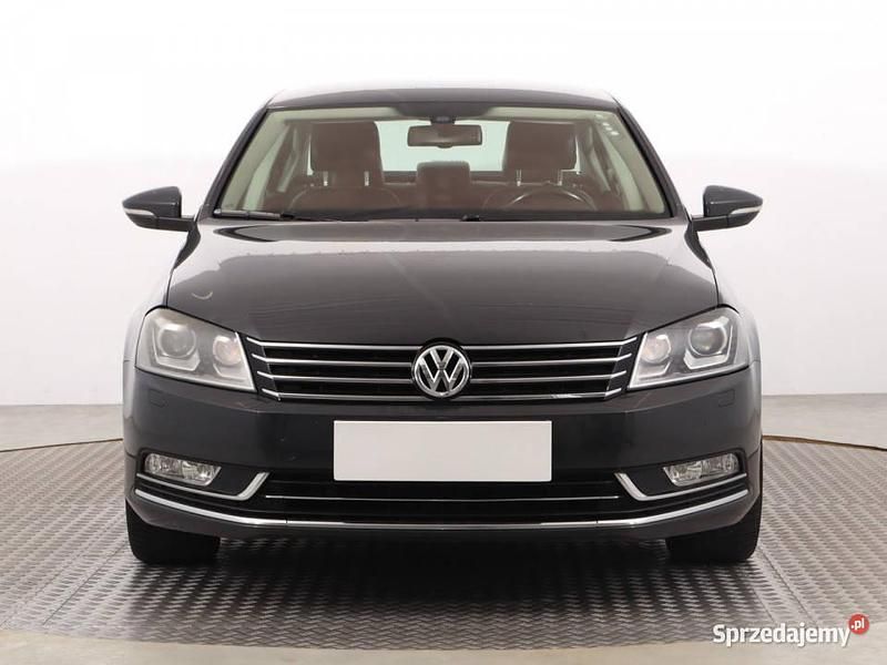 Szary Używany 2013 VW Passat Sedan/Limuzyna | 32 499 zł (Uczciwa cena) - Obraz 1/4