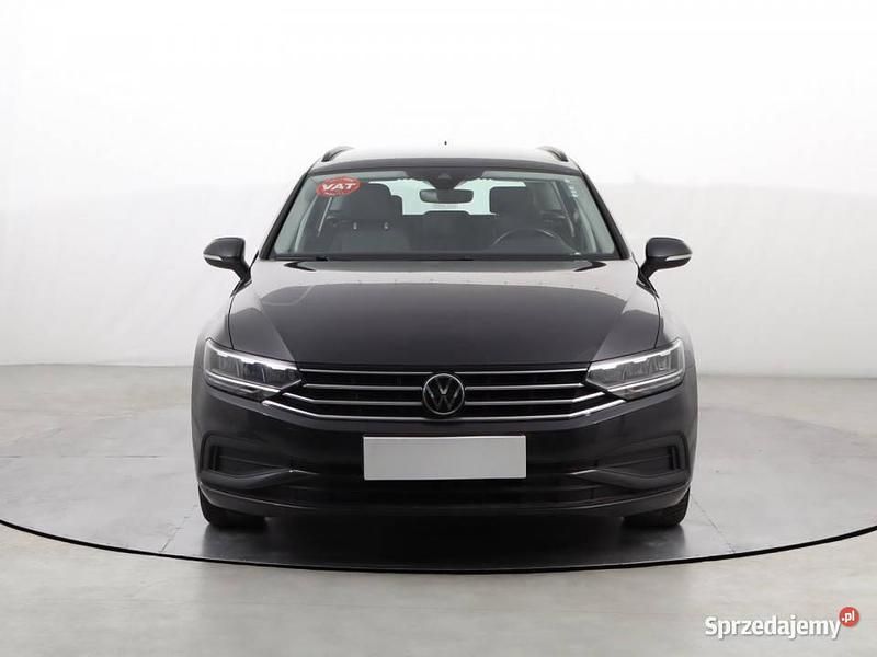 Szary Używany 2021 VW Passat Kombi | 61 999 zł (Dobra cena) - Obraz 1/4