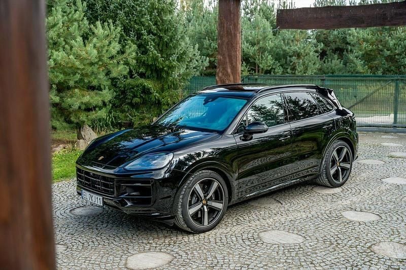 Używany Porsche Cayenne GTS 500 KM (367 kW) 2024 Czarny (metalik) SUV