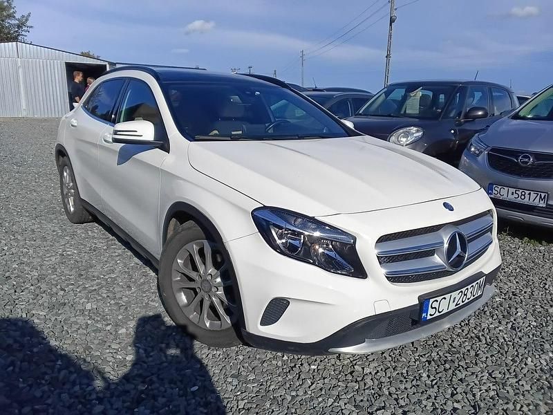 Używany Mercedes GLA180 110 KM (80 kW) 2015 Biały SUV