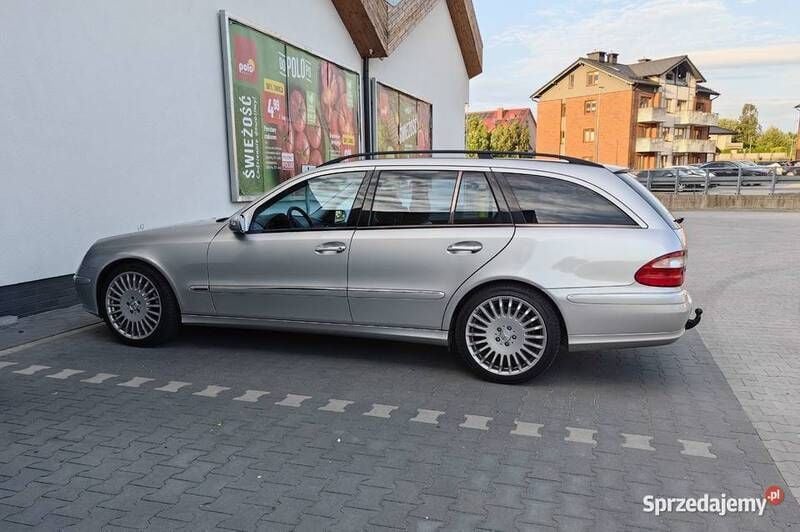 Srebrny Używany 2004 Mercedes E500 Avantgarde Kombi | 36 000 zł - Obraz 1/4