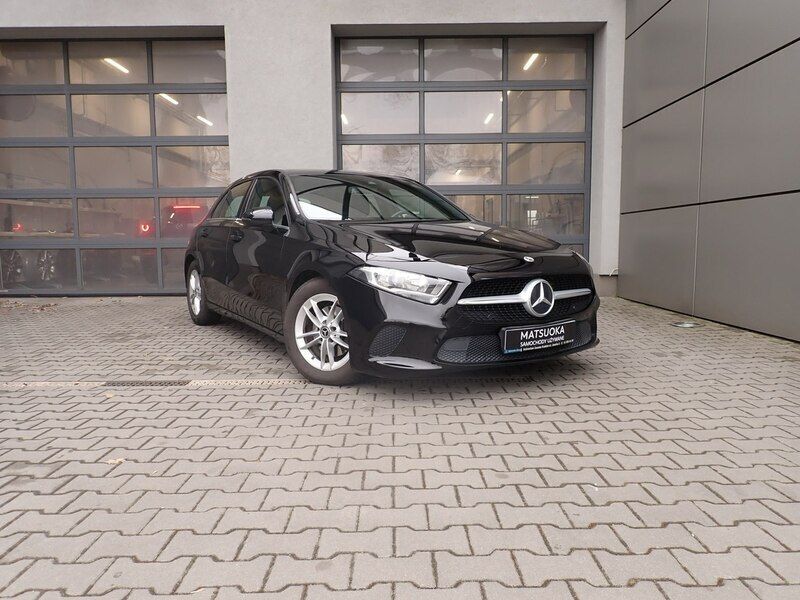 Czarny (metalik) Używany 2019 Mercedes A160 Hatchback | 74 900 zł - Obraz 1/4