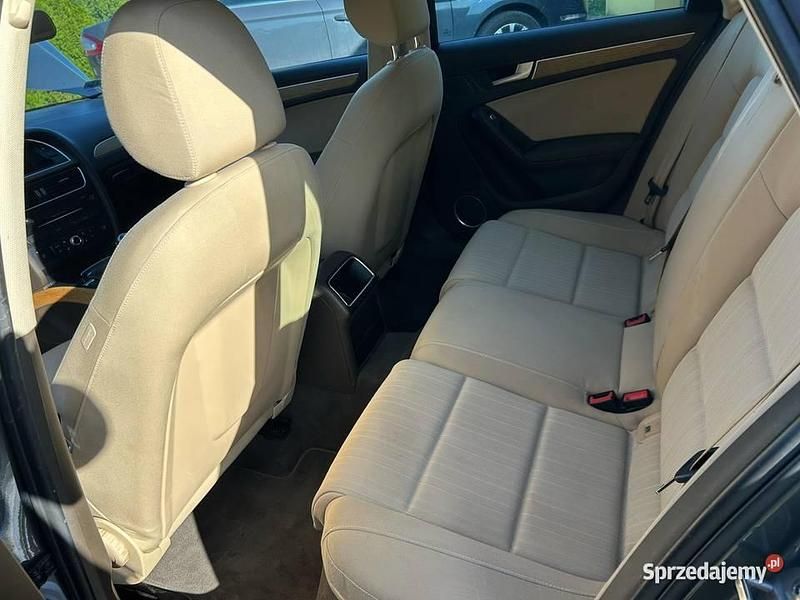 Srebrny Używany 2012 Audi A4 Kombi | 36 000 zł - Obraz 1/4