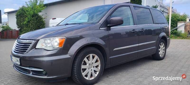 Szary Używany 2015 Chrysler Town & Country Minivan | 53 600 zł (Uczciwa cena) - Obraz 1/4